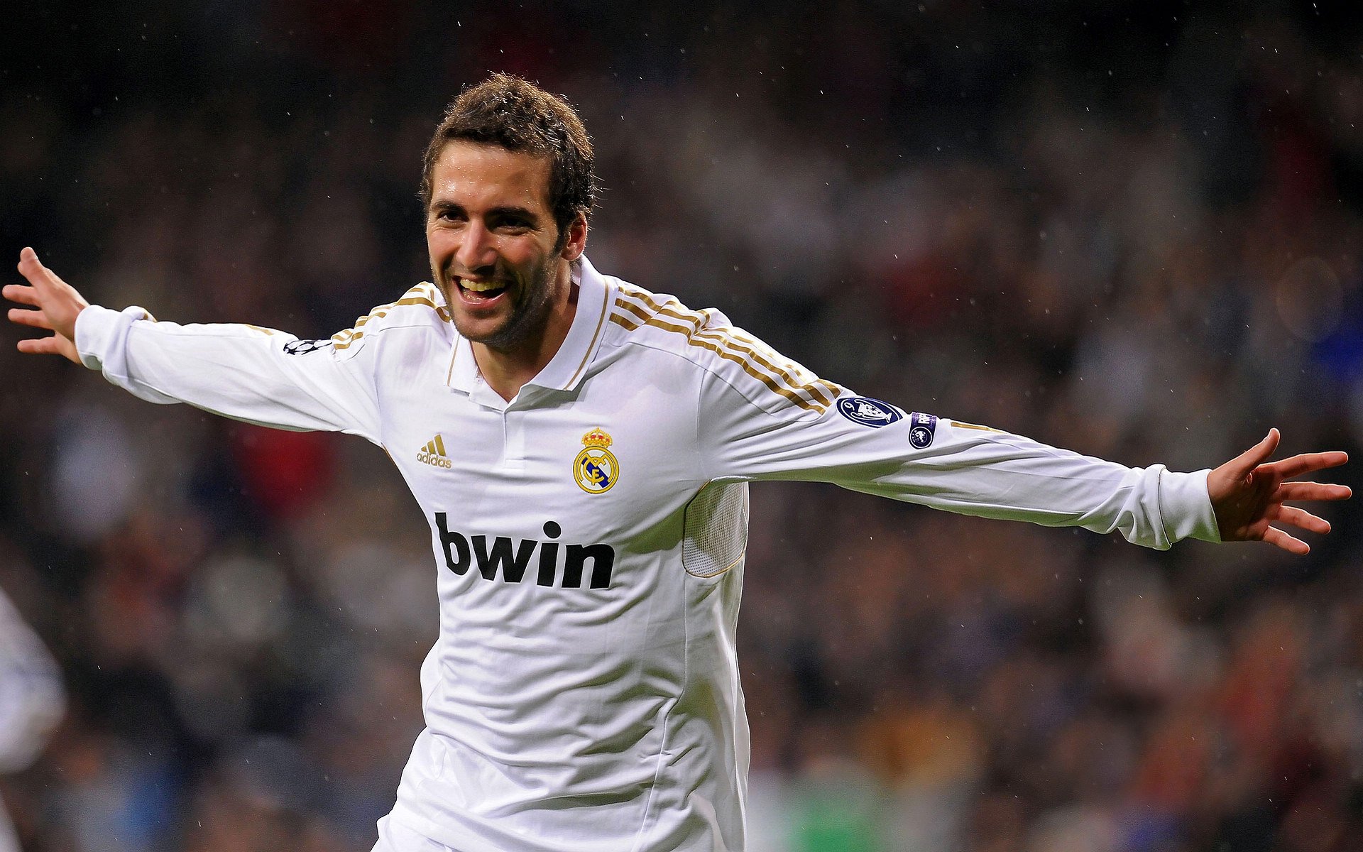 英超球队在商业运营上不断创新，提升国际影响力，英超商业化